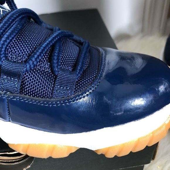 Air Jordan 11 Retro Low - Picture 5 of 7